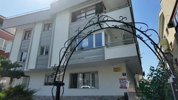 ŞEFTALİ SOKAK MERKEZİ KONUMDA 1+1 DAİRE