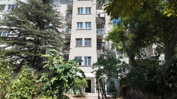 MALTEPE' DE MERKEZİ KONUMDA  BAHÇELİ 2+1 KİRALIK