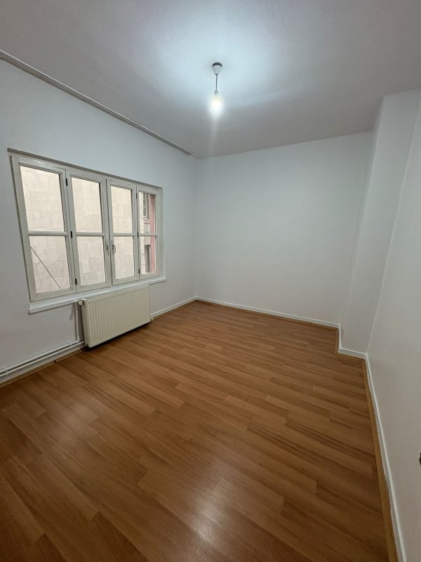 NECATİBEY CADDESİNDE 2+1 BOYALI BAKIMLI KİRALIK DAİRE - Görsel 2