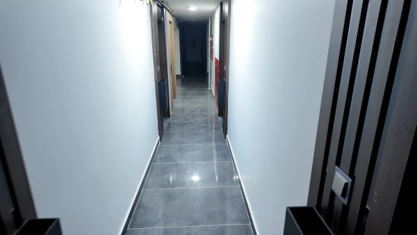 ATATÜRK BULVARI'NDA EŞYALI ARA KATTA 1+1 REZİDANS DAİRESİ - Görsel 17