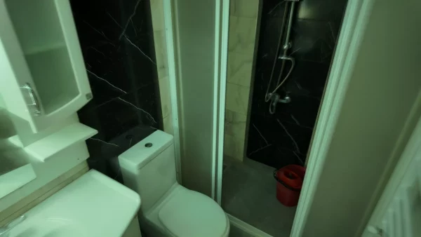 İLKER CADDESİ ÜZERİNDE BAKIMLI KATTA OTURUMA HAZIR 3+1 KİRALIK DAİRE - Görsel 6