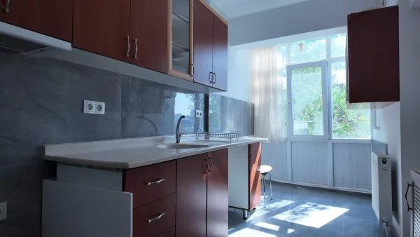İLKER CADDESİ ÜZERİNDE BAKIMLI KATTA OTURUMA HAZIR 3+1 KİRALIK DAİRE - Görsel 10