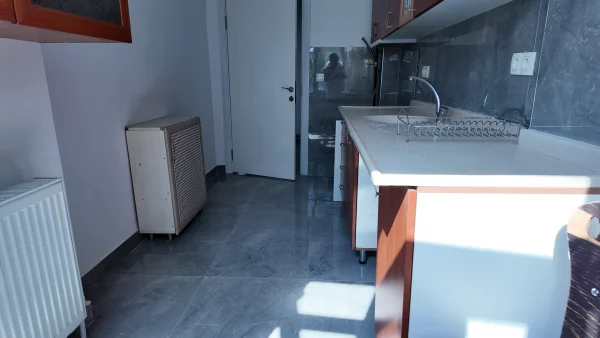 İLKER CADDESİ ÜZERİNDE BAKIMLI KATTA OTURUMA HAZIR 3+1 KİRALIK DAİRE - Görsel 11