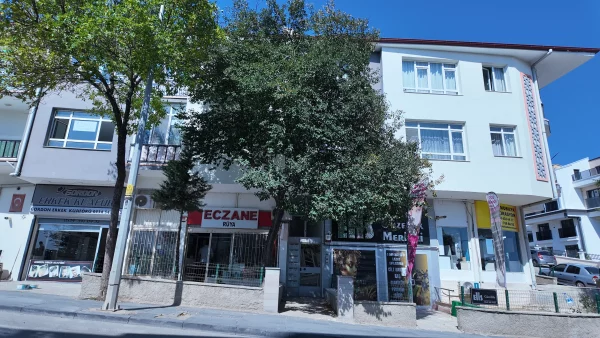 İLKER CADDESİ ÜZERİNDE BAKIMLI KATTA OTURUMA HAZIR 3+1 KİRALIK DAİRE - Görsel 36