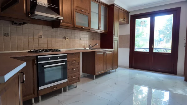BAHÇELİEVLER 7. CADDE YAKINI METROYA 5 DK YÜRÜME MESAFESİNDE YENİLENMİŞ 3+1 KİRALIK DAİRE - Görsel 2