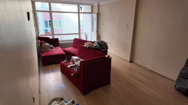 KIZILAY HATAY SOKAKTA ASANSÖRLÜ 3+1 BAKIMLI DAİRE HEMEN TAŞININ