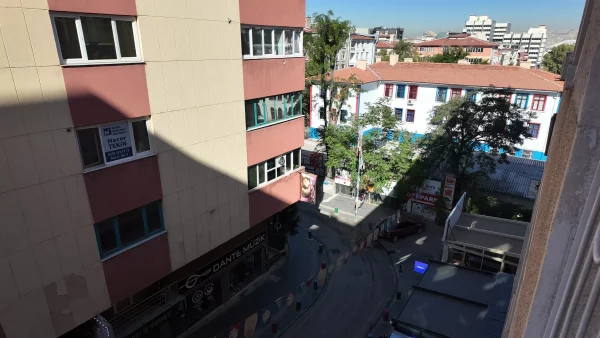 KIZILAY HATAY SOKAKTA ASANSÖRLÜ 3+1 BAKIMLI DAİRE HEMEN TAŞININ - Görsel 12