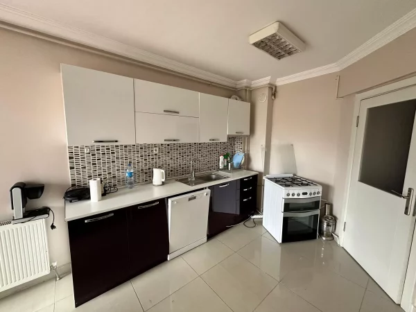 YEŞİLPARK EVLERİ SİTESİNDE 140M2 BAHÇE KULLANIMLI FIRSAT DAİRE - Görsel 2