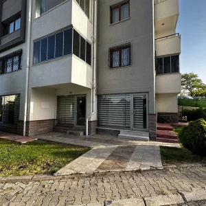 YEŞİLPARK EVLERİ SİTESİNDE 140M2 BAHÇE KULLANIMLI FIRSAT DAİRE
