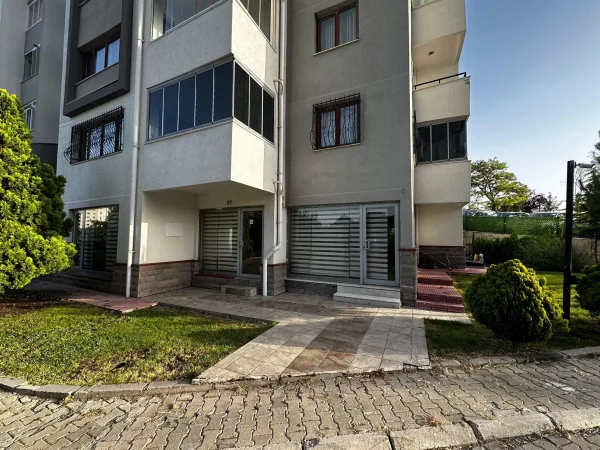 YEŞİLPARK EVLERİ SİTESİNDE 140M2 BAHÇE KULLANIMLI FIRSAT DAİRE
