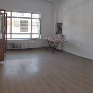 SEYHAN SOKAKTA GİRİŞ KAT 3+1  TEMİZ BOYALI KİRALIK DAİRE