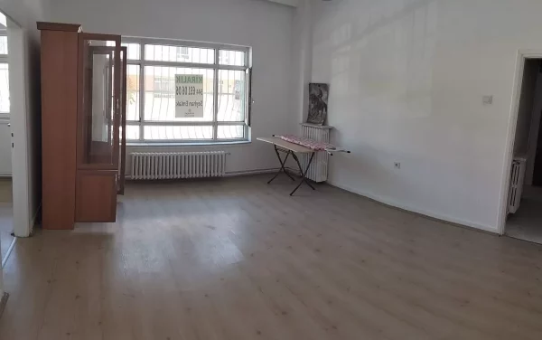 SEYHAN SOKAKTA GİRİŞ KAT 3+1  TEMİZ BOYALI KİRALIK DAİRE