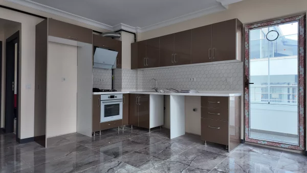 LİBYA CADDESİNDE YENİ BİNADA 4+1  BALKONLU OTOPARKLI DAİRE
