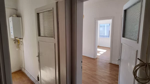 KURTULUŞ' TA KOLEJ' E 15 DAKİKA ARA KATTA GÜNEY CEPHE 2+1 KOMBİLİ DAİRE - Görsel 2