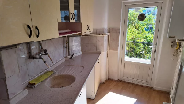 KURTULUŞ' TA KOLEJ' E 15 DAKİKA ARA KATTA GÜNEY CEPHE 2+1 KOMBİLİ DAİRE - Görsel 3