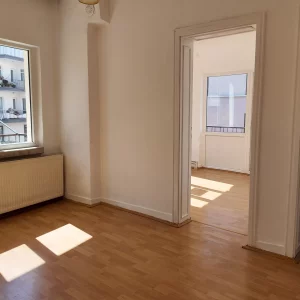 KURTULUŞ' TA KOLEJ' E 15 DAKİKA ARA KATTA GÜNEY CEPHE 2+1 KOMBİLİ DAİRE