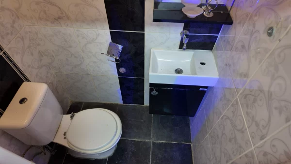KARANFİL SOKAK' TA YAPILI BAKIMLI ARA KATTA IŞIKLANDIRMALI 3 BALKONLU 3+1 DAİRE - Görsel 4