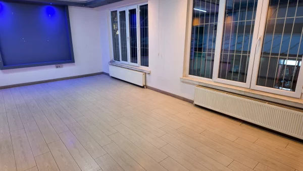 KARANFİL SOKAK' TA YAPILI BAKIMLI ARA KATTA IŞIKLANDIRMALI 3 BALKONLU 3+1 DAİRE - Görsel 18