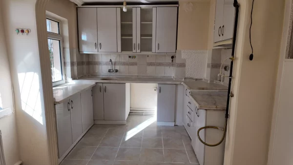 İLERİ MAHALLESİNDE MERKEZİ KONUMDA FERAH VE KULLANIŞLI 3+1 DAİRE