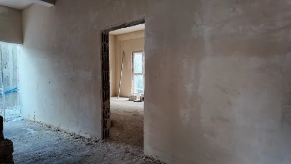 KURUMSALA KIBRIS CADDESİ'NDE 140 m² ÖN OTOPARKLI KİRALIK İŞ YERİ - Görsel 2