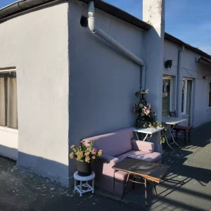 İZMİR CADDESİ'NDE 50M2 TERASLI 2+1 90M YATIRIMA UYGUN DAİRE