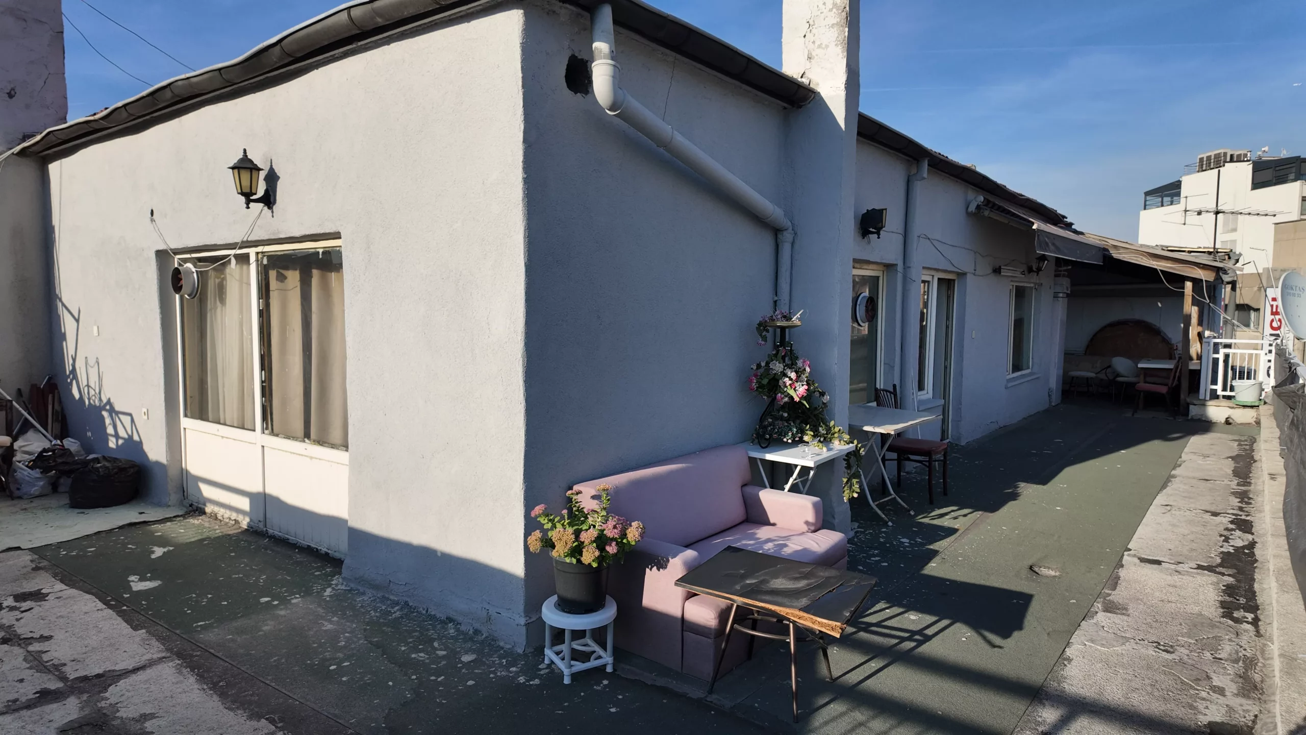 İZMİR CADDESİ'NDE 50M2 TERASLI 2+1 90M YATIRIMA UYGUN DAİRE