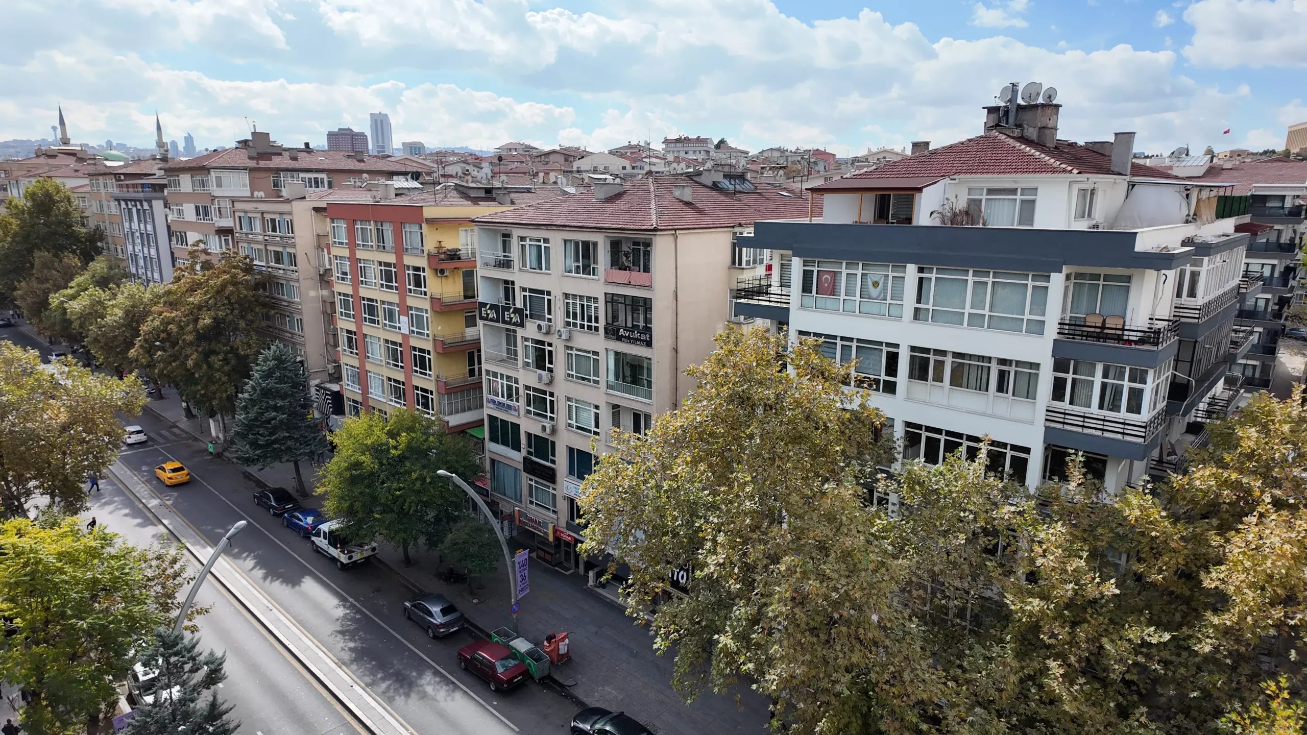 GMK BULVARI ÜZERİNDE 7.KAT ÇİFT ASANSÖRLÜ YANGIN MERDİVENLİ OTOPARKLI 2+1 KONUTA UYGUN SATILIK