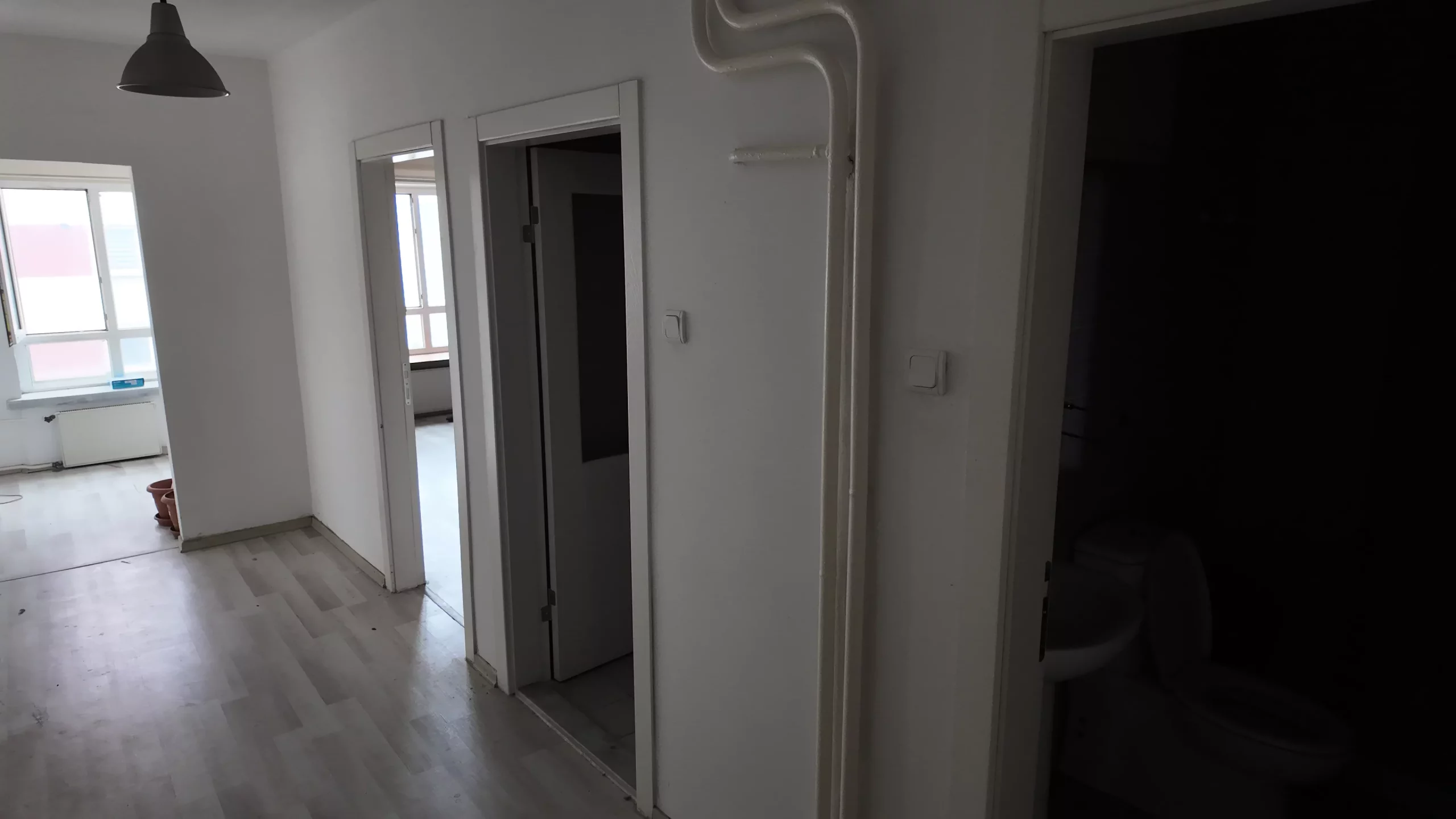 KORKUT REİS'TE METRONUN DİBİNDE 4.KAT ÇİFT ASANSÖRLÜ 2+1 SATILIK DAİRE - Görsel 3