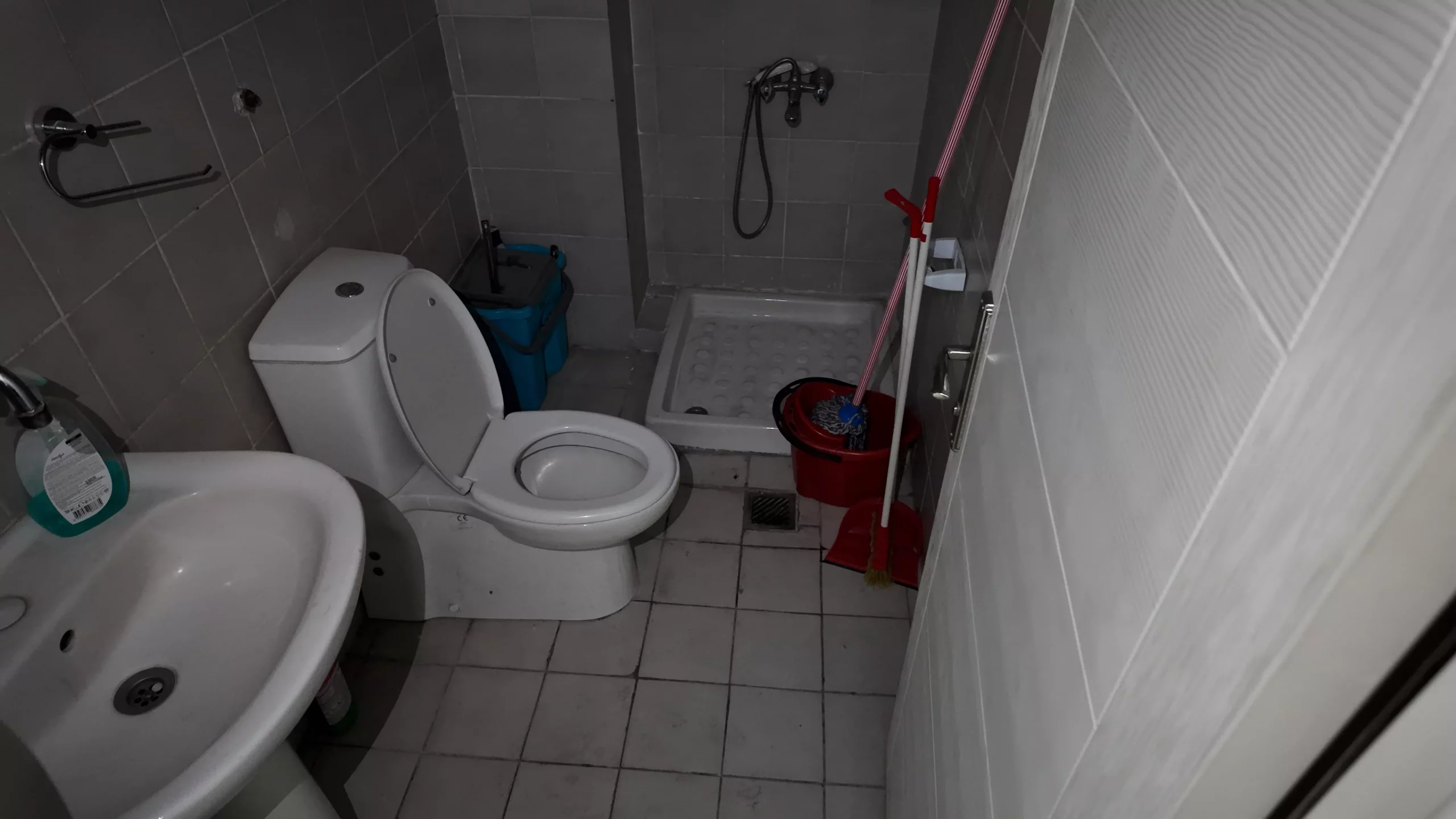 KORKUT REİS'TE METRONUN DİBİNDE 4.KAT ÇİFT ASANSÖRLÜ 2+1 SATILIK DAİRE - Görsel 4