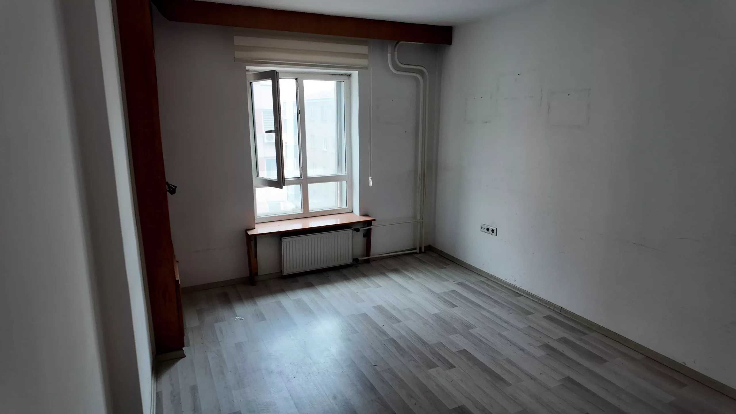 KORKUT REİS'TE METRONUN DİBİNDE 4.KAT ÇİFT ASANSÖRLÜ 2+1 SATILIK DAİRE - Görsel 5