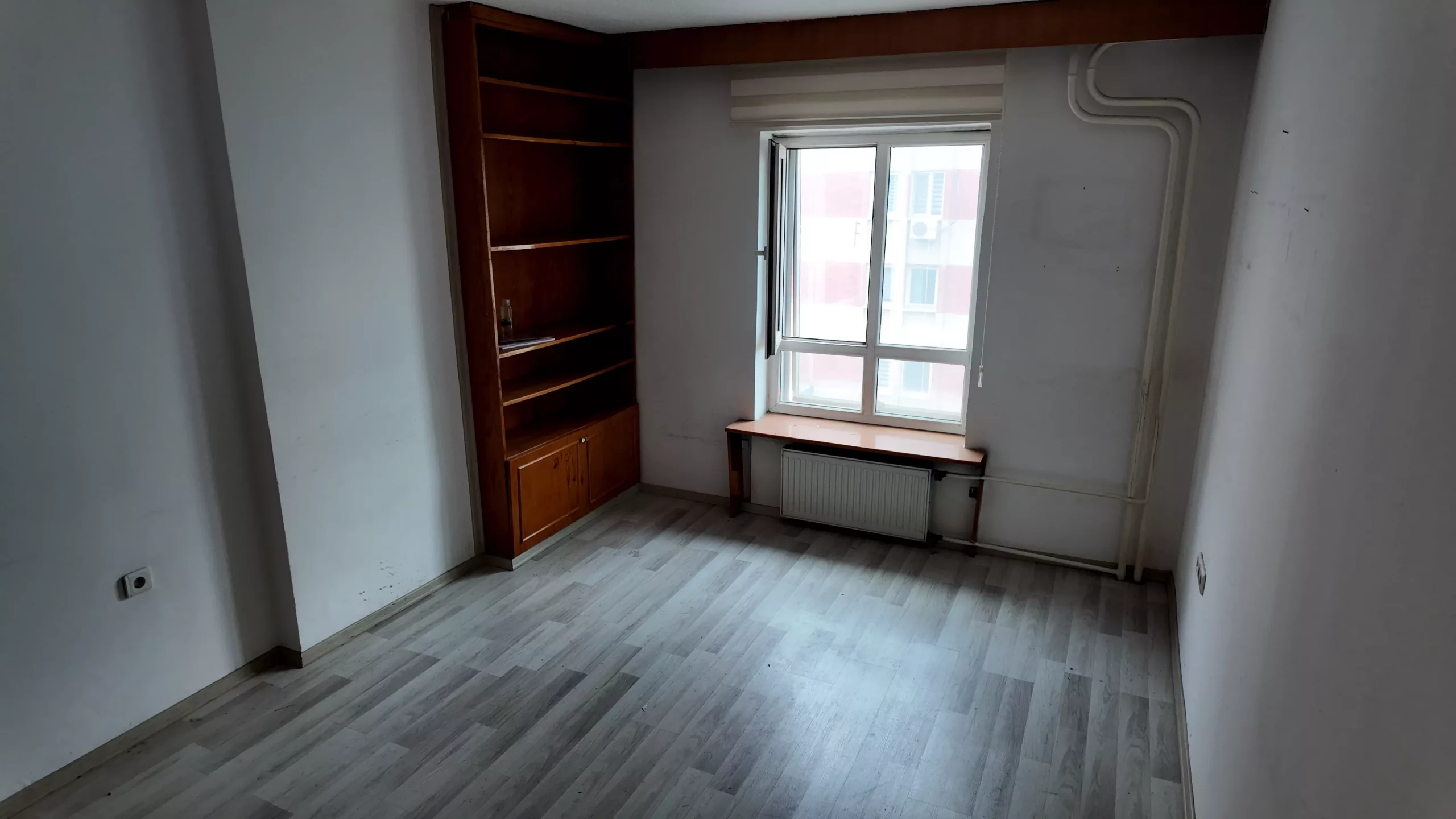 KORKUT REİS'TE METRONUN DİBİNDE 4.KAT ÇİFT ASANSÖRLÜ 2+1 SATILIK DAİRE - Görsel 6