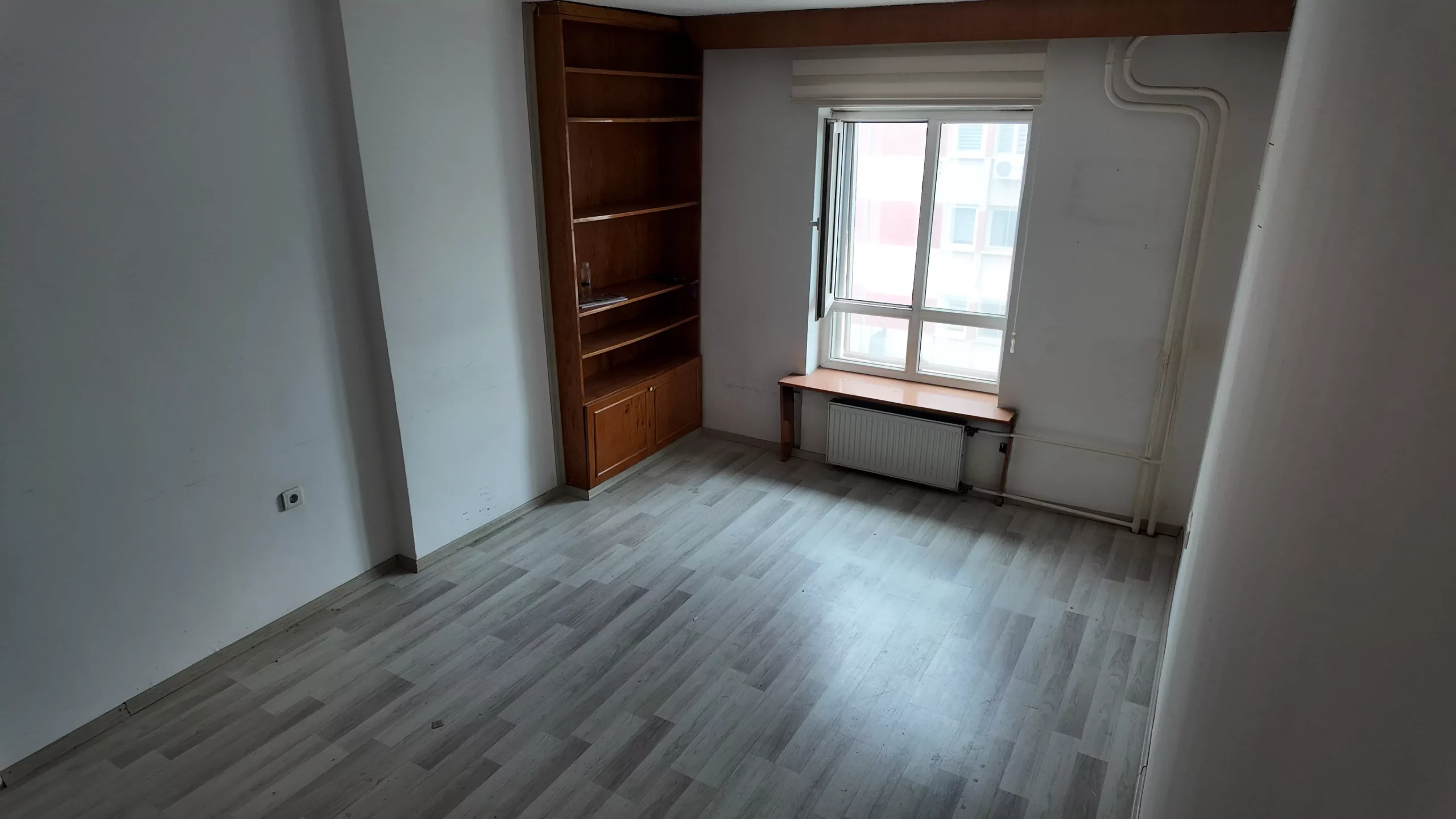 KORKUT REİS'TE METRONUN DİBİNDE 4.KAT ÇİFT ASANSÖRLÜ 2+1 SATILIK DAİRE - Görsel 7