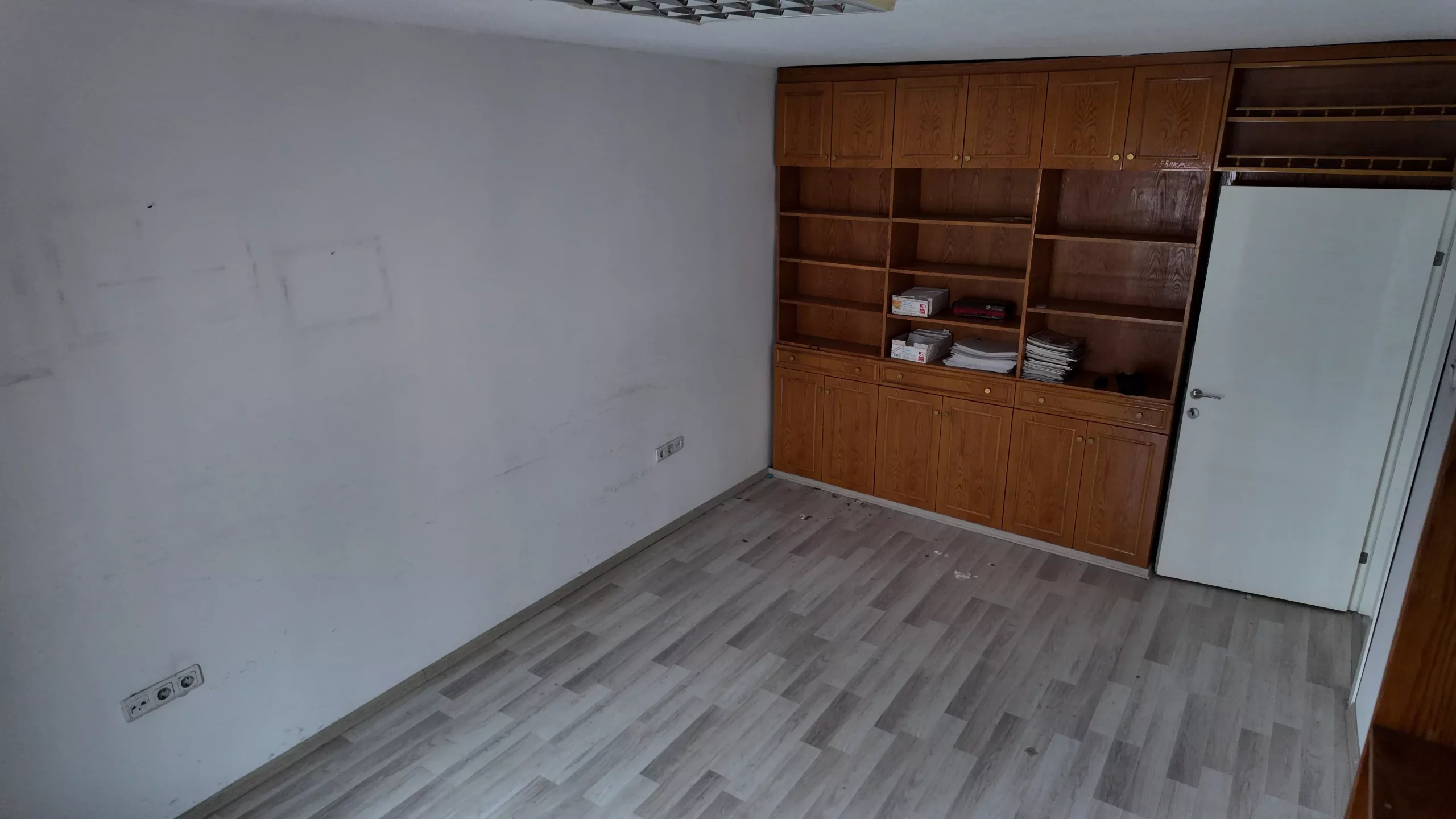 KORKUT REİS'TE METRONUN DİBİNDE 4.KAT ÇİFT ASANSÖRLÜ 2+1 SATILIK DAİRE - Görsel 11