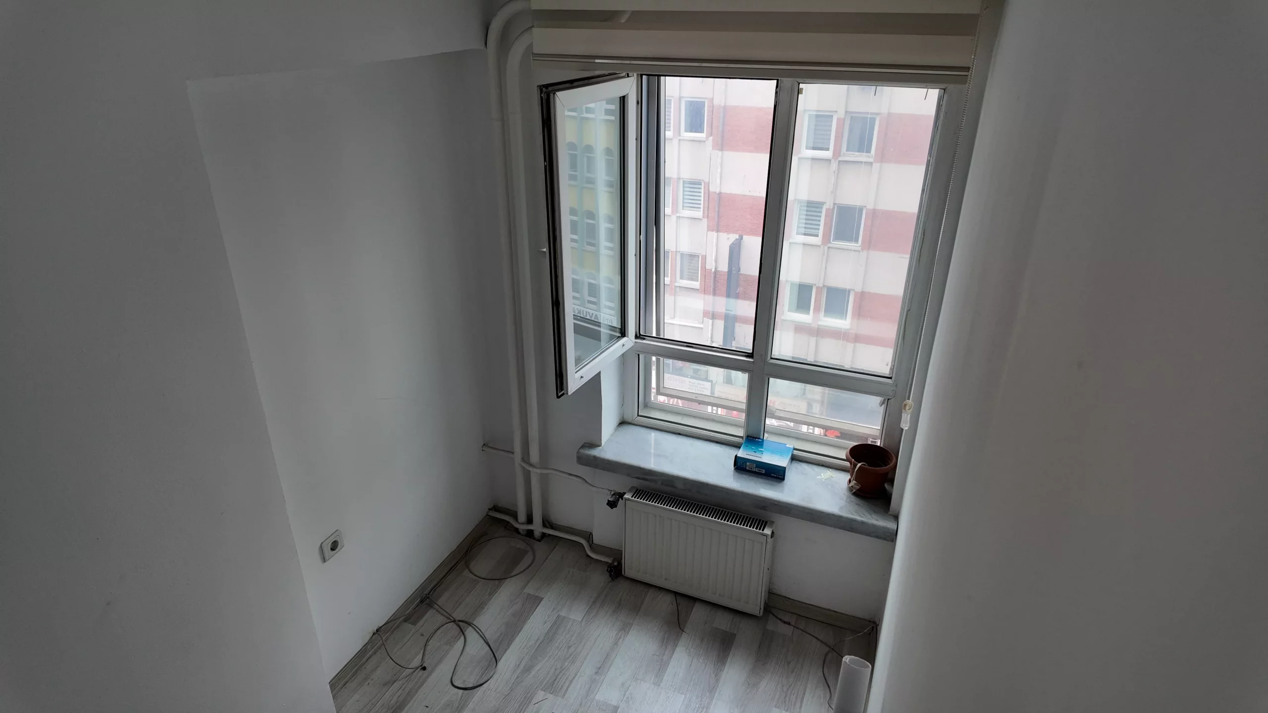 KORKUT REİS'TE METRONUN DİBİNDE 4.KAT ÇİFT ASANSÖRLÜ 2+1 SATILIK DAİRE - Görsel 14