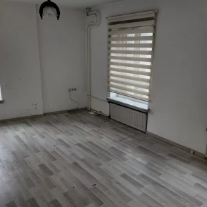 KORKUT REİS'TE METRONUN DİBİNDE 4.KAT ÇİFT ASANSÖRLÜ 2+1 SATILIK DAİRE