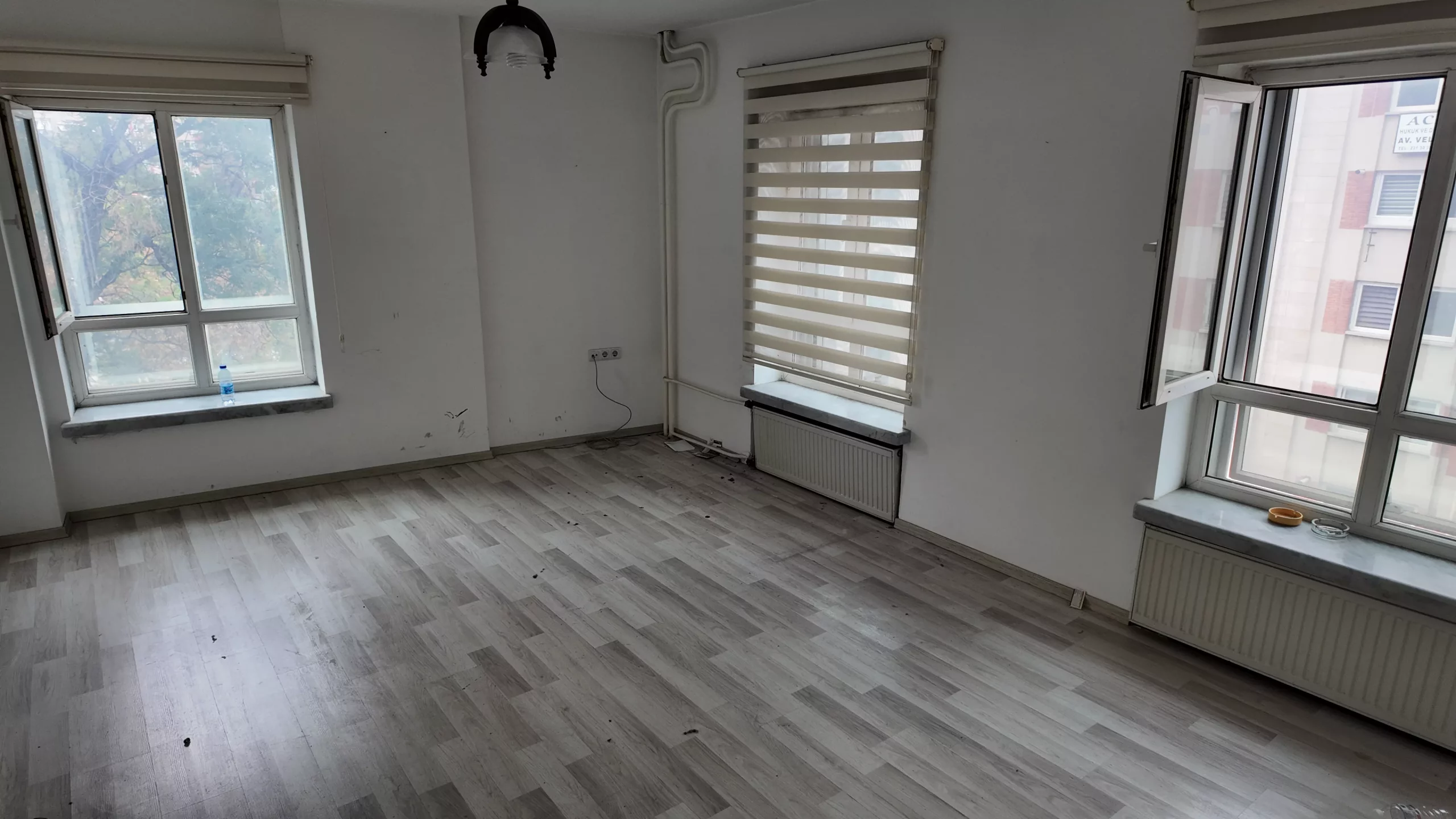 KORKUT REİS'TE METRONUN DİBİNDE 4.KAT ÇİFT ASANSÖRLÜ 2+1 SATILIK DAİRE