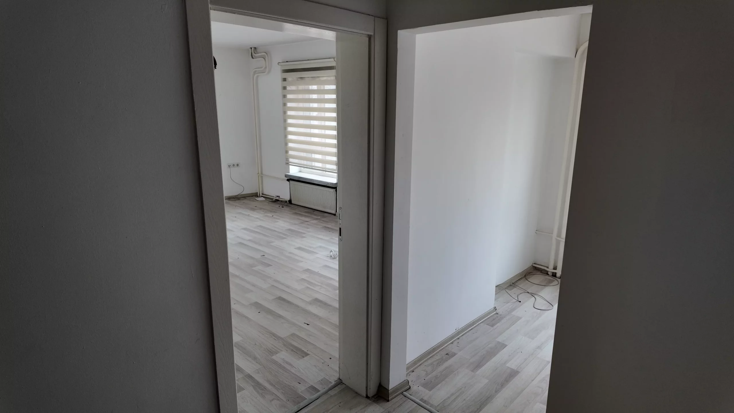 KORKUT REİS'TE METRONUN DİBİNDE 4.KAT ÇİFT ASANSÖRLÜ 2+1 SATILIK DAİRE - Görsel 28