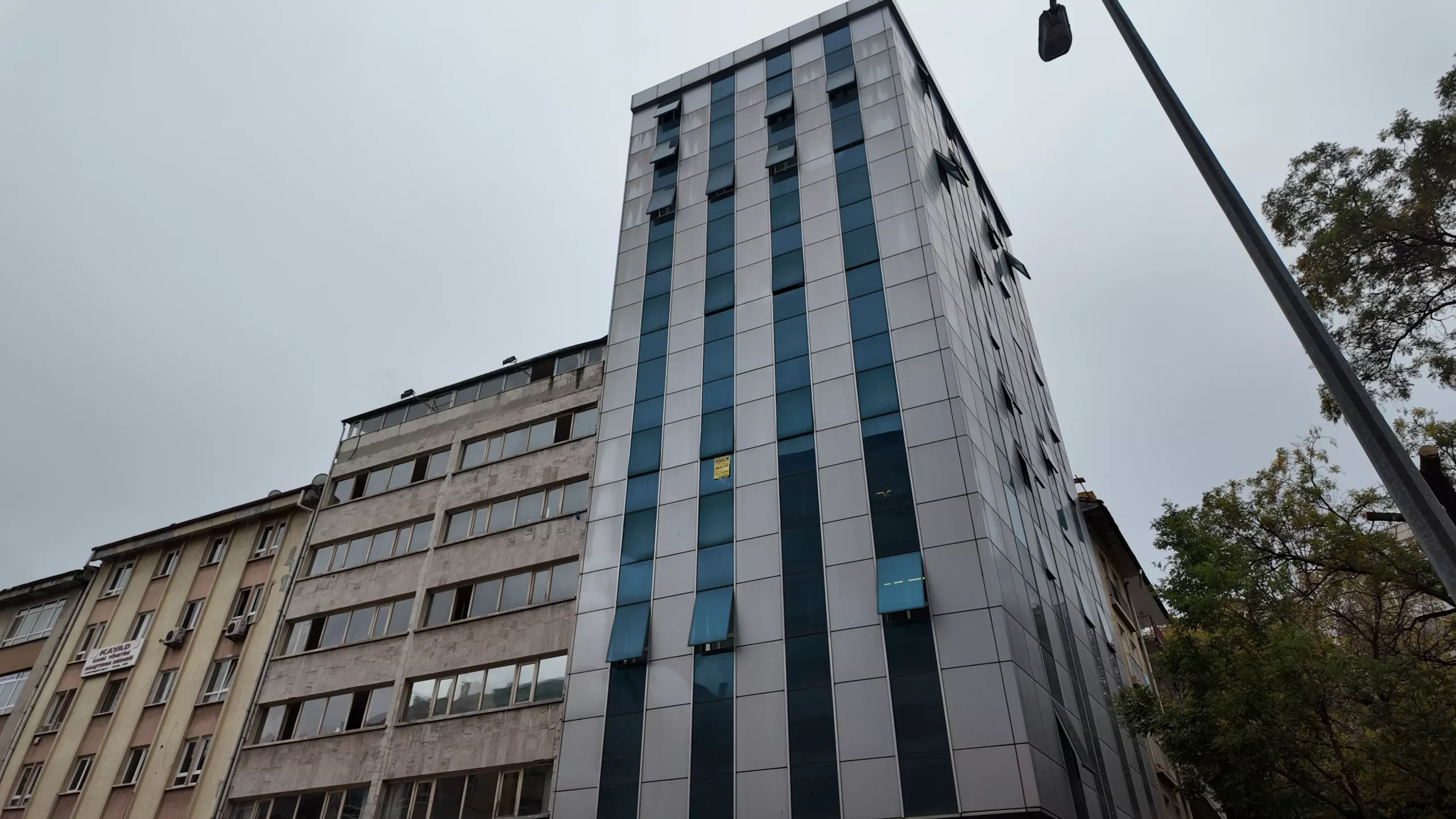 KORKUT REİS'TE METRONUN DİBİNDE 4.KAT ÇİFT ASANSÖRLÜ 2+1 SATILIK DAİRE - Görsel 36