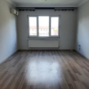 KORKUTREİS'TE KIZILAY'A 10 DK ÖN CEPHE 2+1 YAPILI SATILIK DAİRE