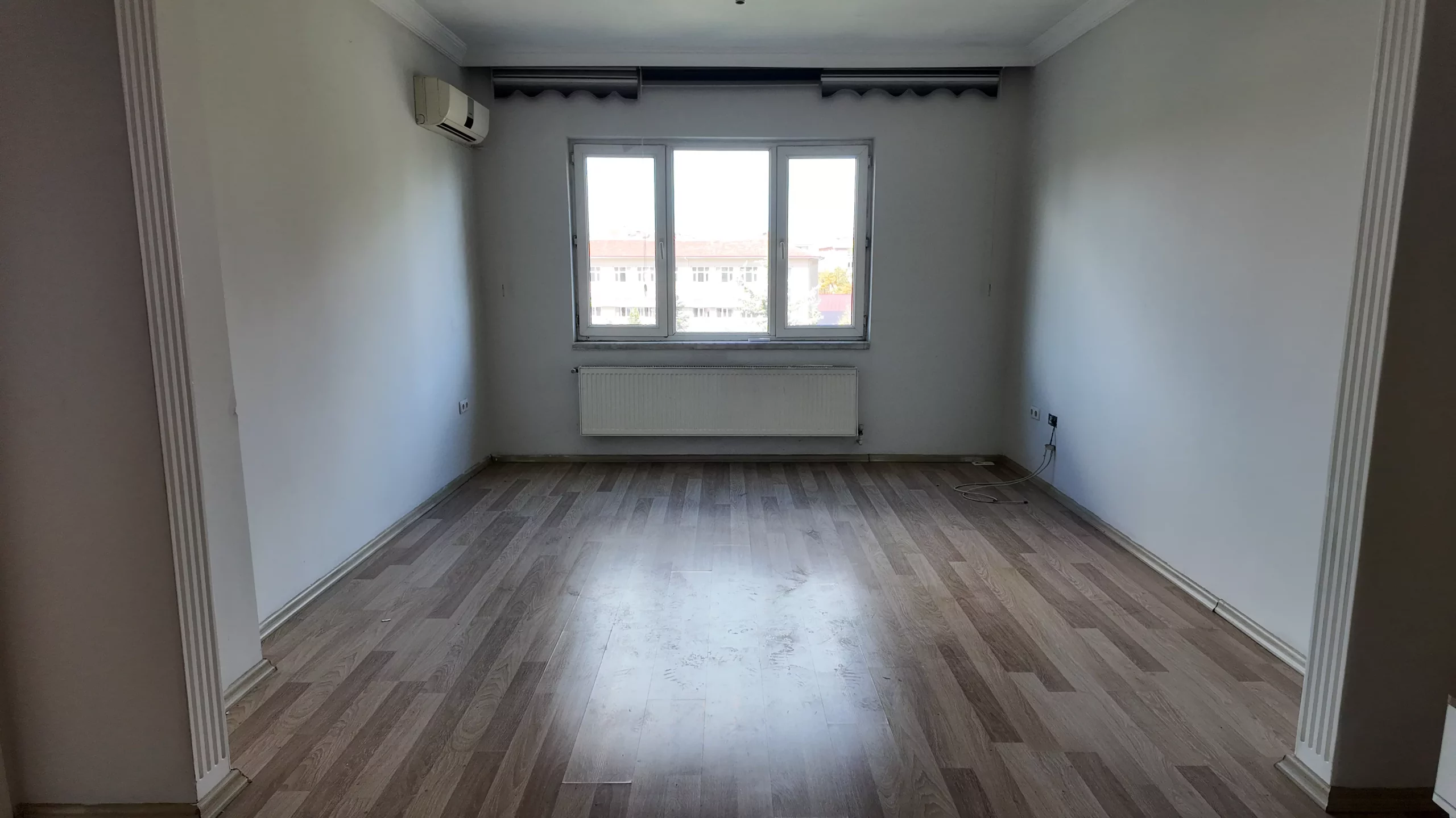 KORKUTREİS'TE KIZILAY'A 10 DK ÖN CEPHE 2+1 YAPILI SATILIK DAİRE