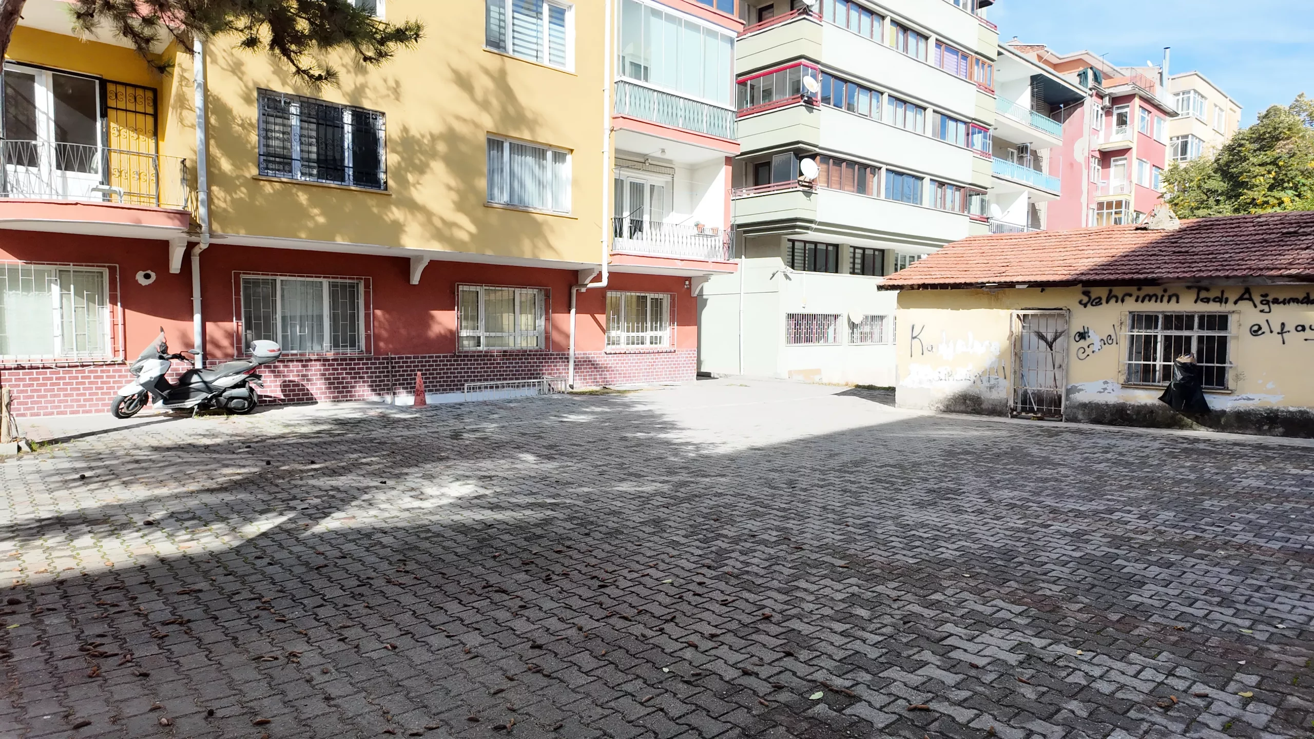 KORKUTREİS'TE KIZILAY'A 10 DK ÖN CEPHE 2+1 YAPILI SATILIK DAİRE - Görsel 38