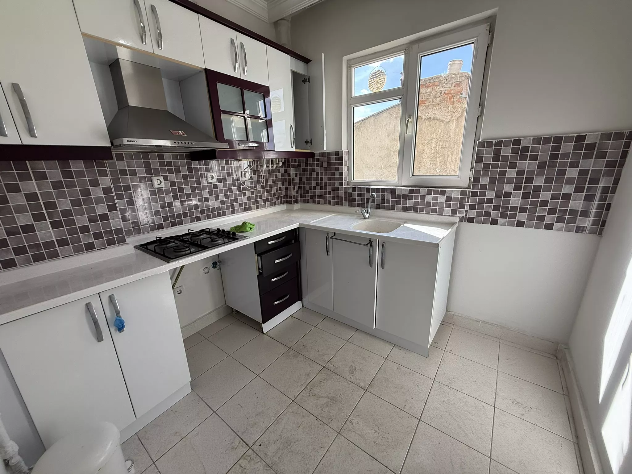 KORKUTREİS'TE KIZILAY'A 10 DK ÖN CEPHE 2+1 YAPILI SATILIK DAİRE - Görsel 4