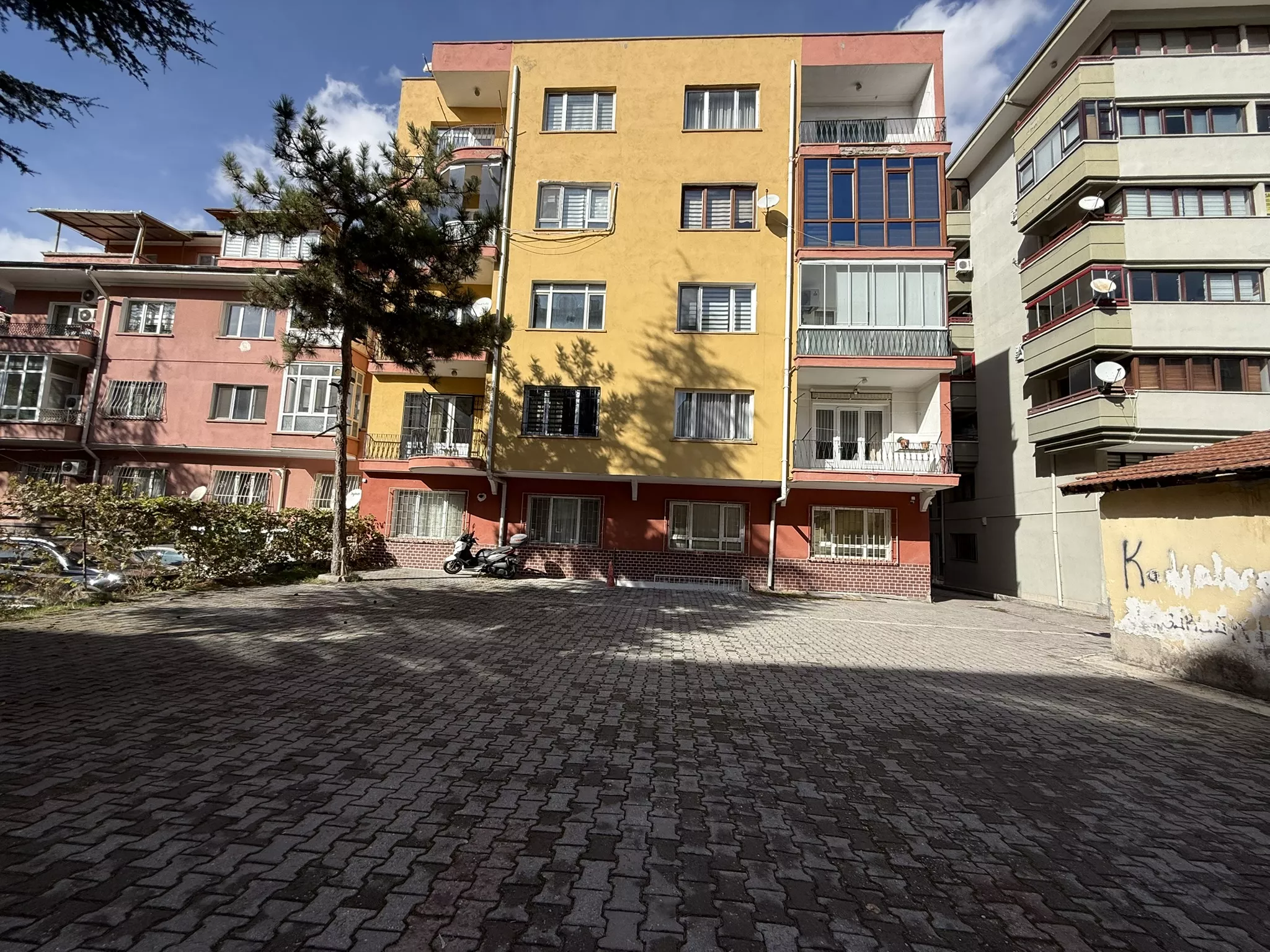 KORKUTREİS'TE KIZILAY'A 10 DK ÖN CEPHE 2+1 YAPILI SATILIK DAİRE - Görsel 35