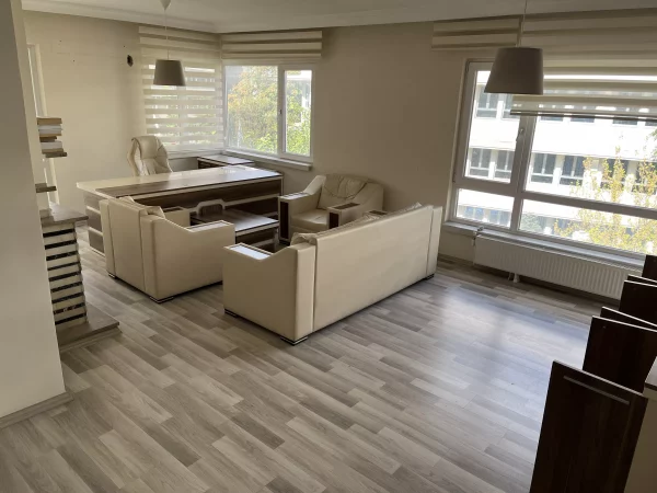 SGK'NIN HEMEN KARŞISINDA 4+1 GENİŞ DAİRE-İŞ VE YAŞAM İÇİN MÜKEMMEL KONUM