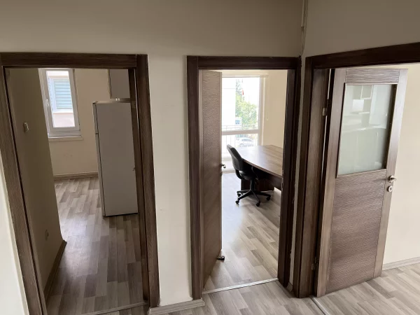 SGK'NIN HEMEN KARŞISINDA 4+1 GENİŞ DAİRE-İŞ VE YAŞAM İÇİN MÜKEMMEL KONUM - Görsel 23