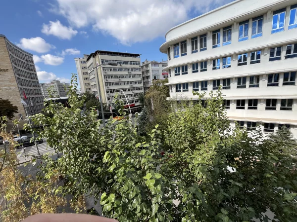 SGK'NIN HEMEN KARŞISINDA 4+1 GENİŞ DAİRE-İŞ VE YAŞAM İÇİN MÜKEMMEL KONUM - Görsel 29