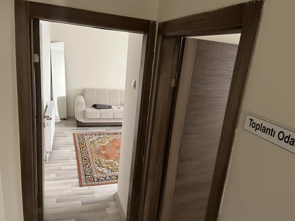 SGK'NIN HEMEN KARŞISINDA 4+1 GENİŞ DAİRE-İŞ VE YAŞAM İÇİN MÜKEMMEL KONUM - Görsel 44