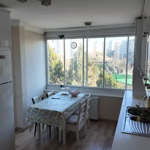 İLKADIMDA EŞYALI ARAKAT BAKIMLI AİLEYE UYGUN 3+1 KİRALIK DAİRE