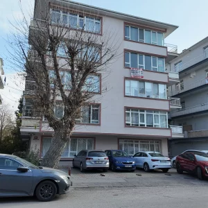 YUKARI BAHÇELİEVLER MERKEZİ KONUM GENİŞ FERAH 3+1 KİRALIK DAİRE