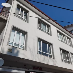 CEBECİ'DE KİRA GETİRİLİ YATIRIMLIK MERKEZİ KONUMDA 2+1 DAİRE